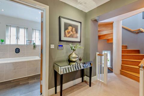 The Gatehouse Furlong Drive, Ascot, SL5 7GW