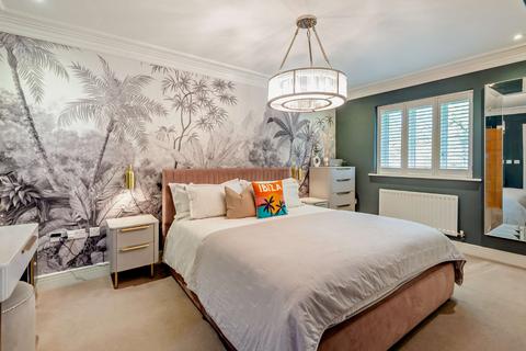 The Gatehouse Furlong Drive, Ascot, SL5 7GW