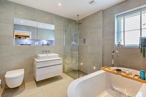 The Gatehouse Furlong Drive, Ascot, SL5 7GW