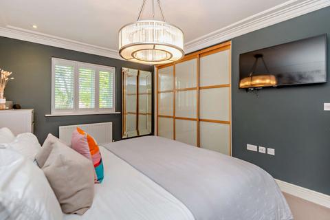 The Gatehouse Furlong Drive, Ascot, SL5 7GW