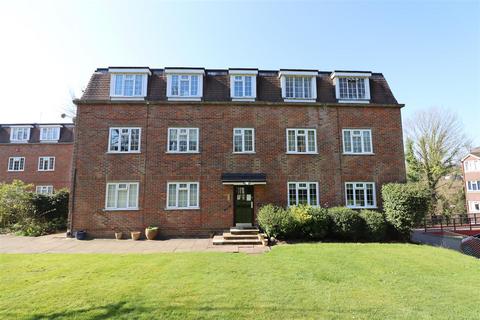 25 Craigmount, Radlett, WD7 7LW