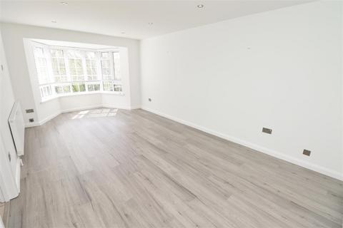 25 Craigmount, Radlett, WD7 7LW