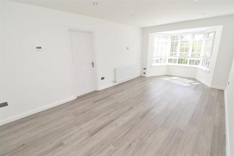 25 Craigmount, Radlett, WD7 7LW
