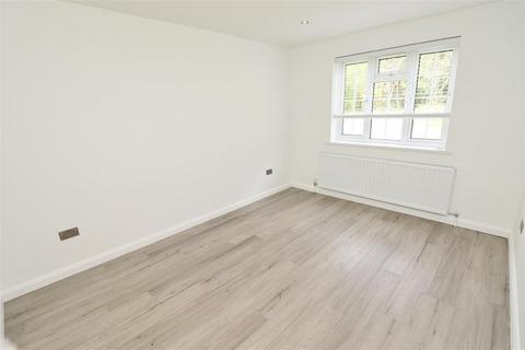 25 Craigmount, Radlett, WD7 7LW
