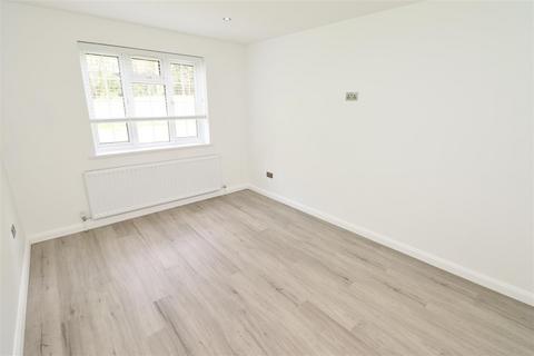 25 Craigmount, Radlett, WD7 7LW