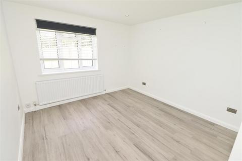 25 Craigmount, Radlett, WD7 7LW