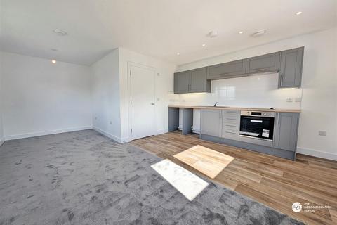 1 bedroom flat to rent, Lamorrick Drive, Bodmin, PL31