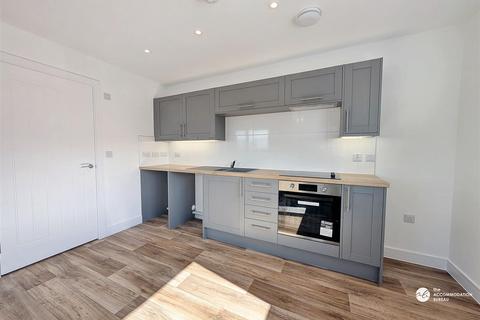 1 bedroom flat to rent, Lamorrick Drive, Bodmin, PL31