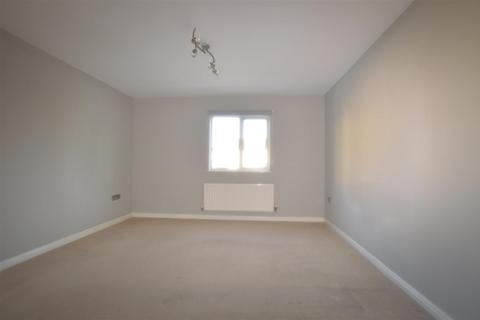 2 bedroom apartment to rent, Lodge Road, Thackley, Bradford