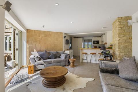 undefined, Hawling, Cheltenham, Gloucestershire, GL54