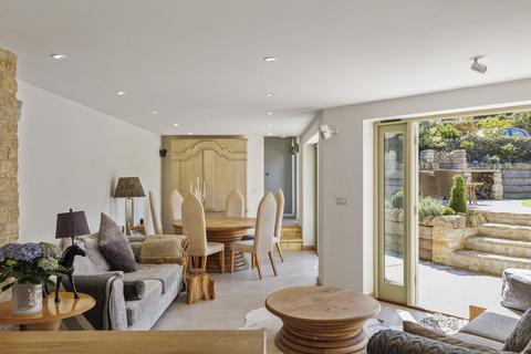 undefined, Hawling, Cheltenham, Gloucestershire, GL54