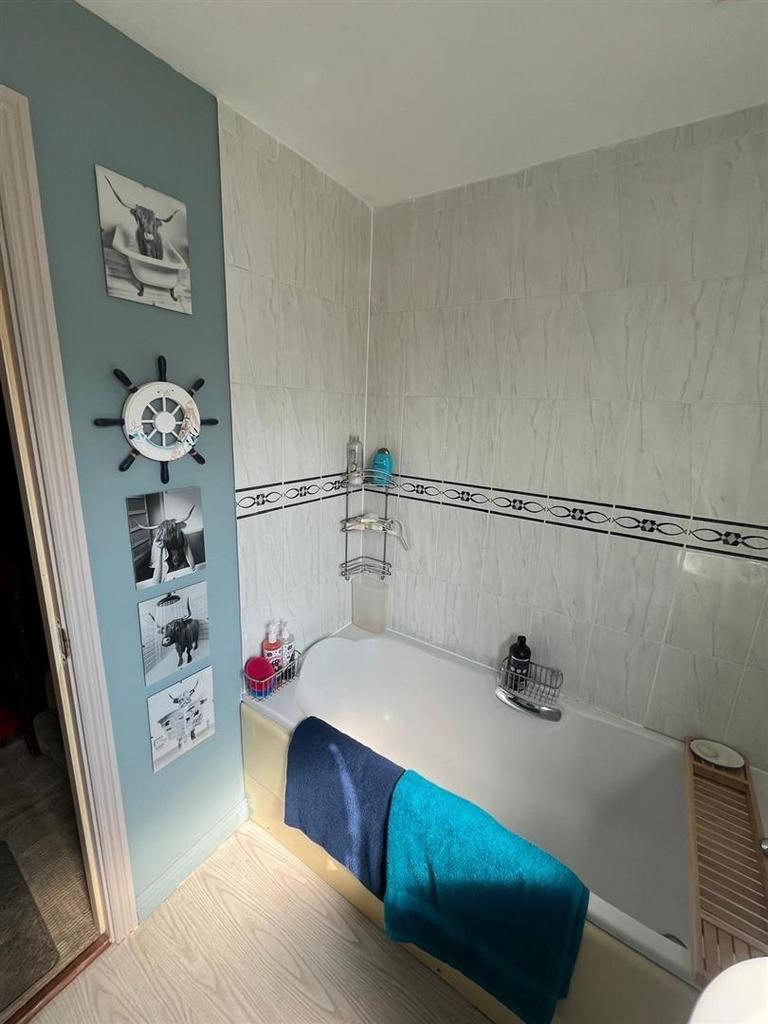 Bathroom a.jpg