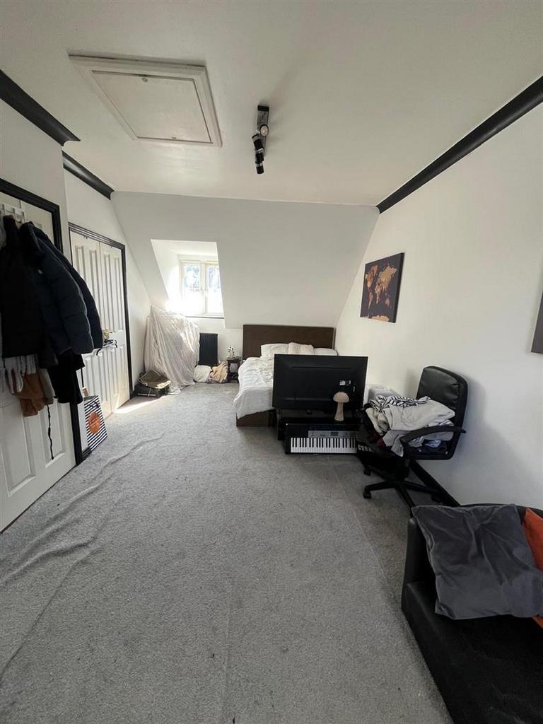 Bedroom 1.jpg