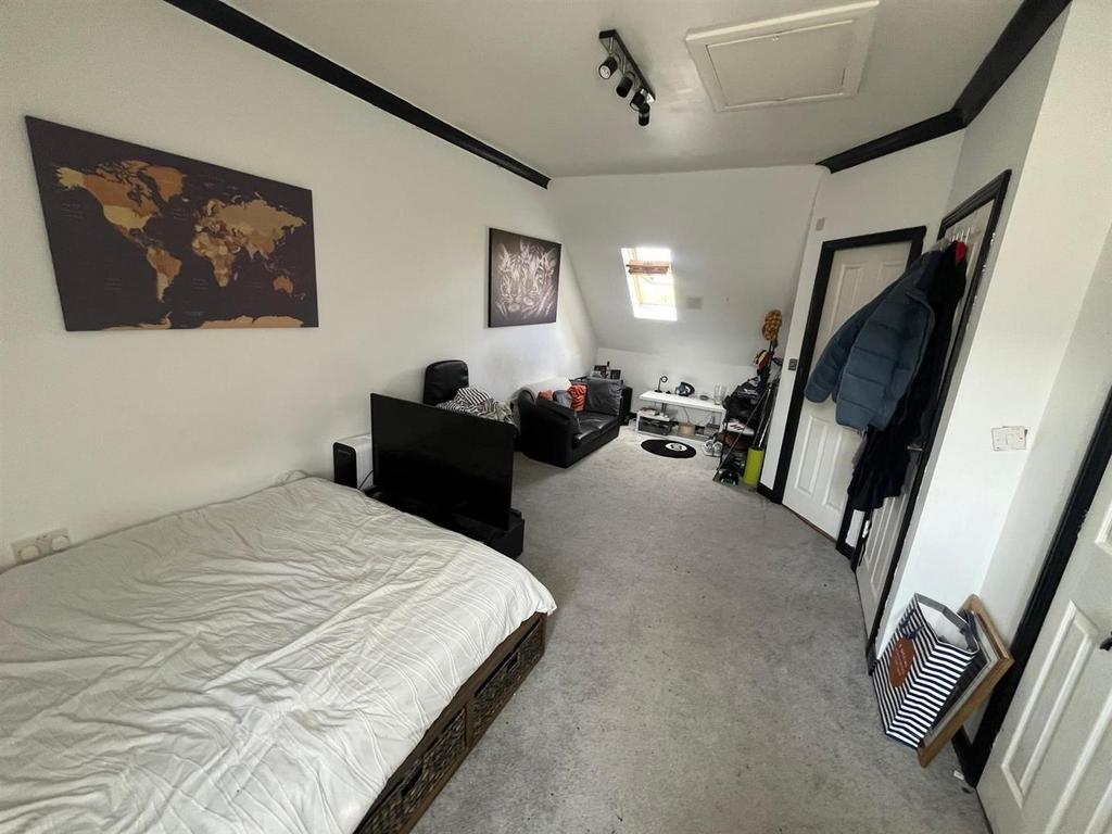 Bedroom 1a.jpg