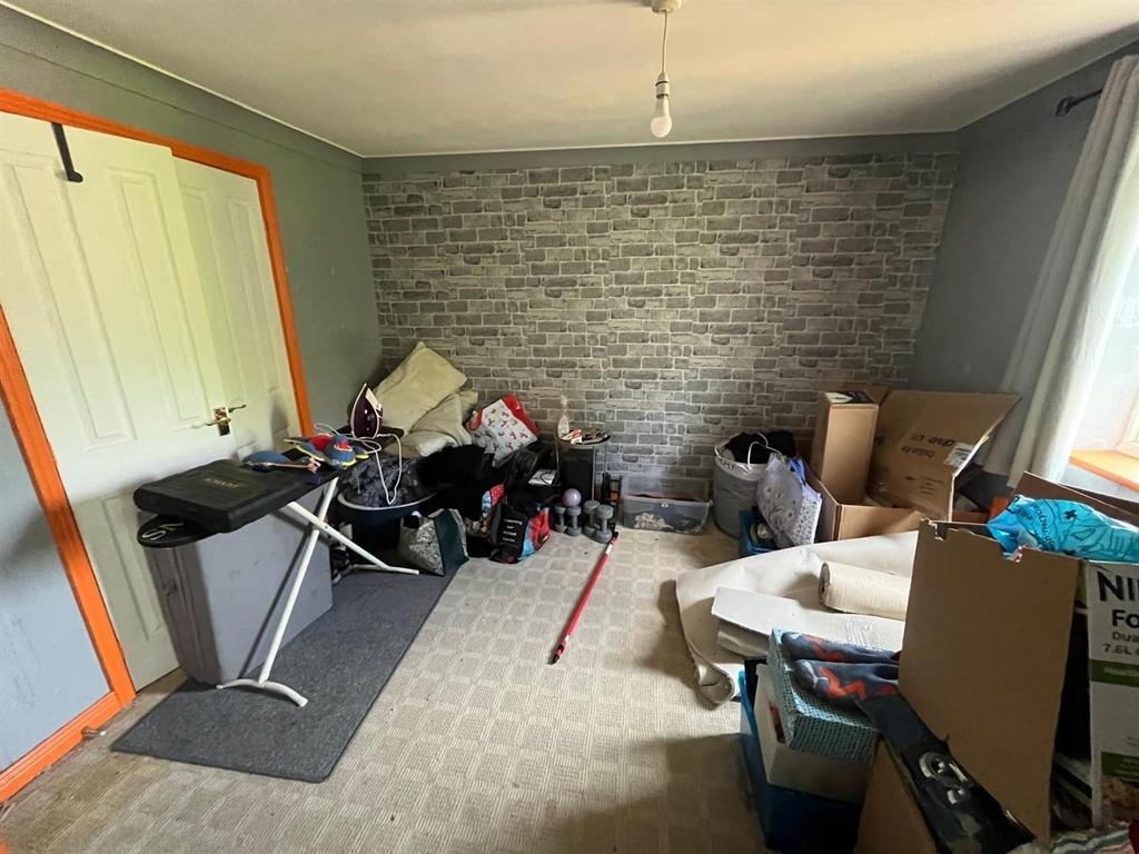 Bedroom 2 a.jpg