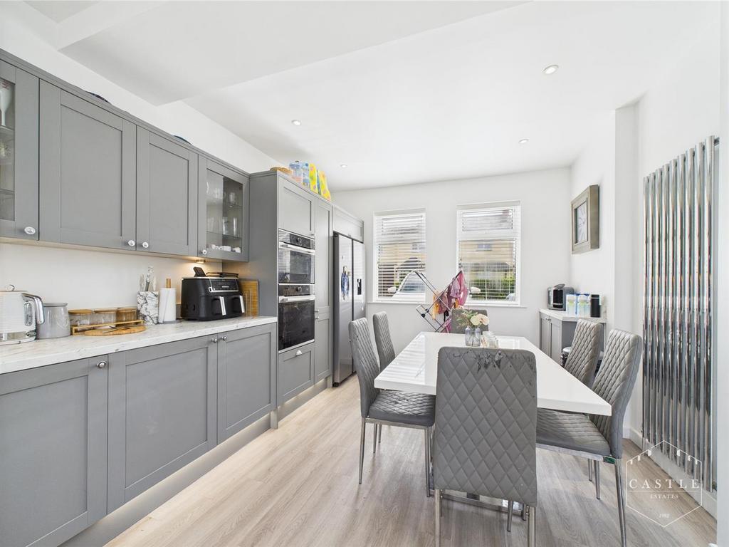 Dining kitchen