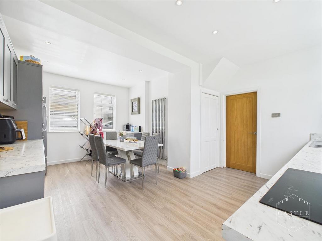 Dining kitchen