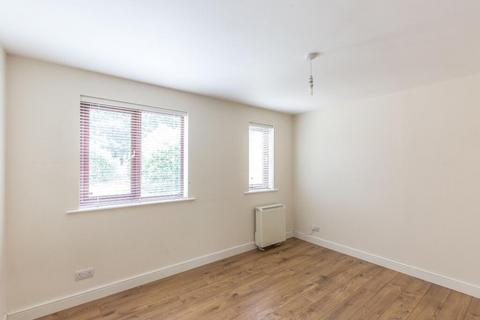 1 bedroom apartment to rent, at North East & South West, Flat 9, Francis Court, 3, Myers Lane SE14