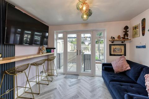 18 Brindley Close, Wombourne, Wolverhampton, WV5 8HJ