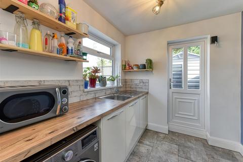 18 Brindley Close, Wombourne, Wolverhampton, WV5 8HJ
