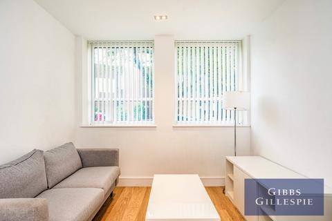 1 bedroom flat to rent, High Street, Rickmansworth, Hertfordshire, WD3