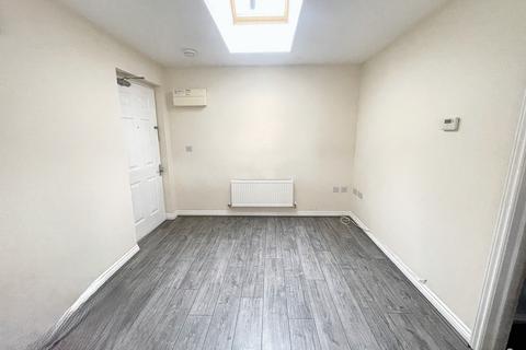 1 bedroom flat to rent, Lysaght Avenue, Newport,
