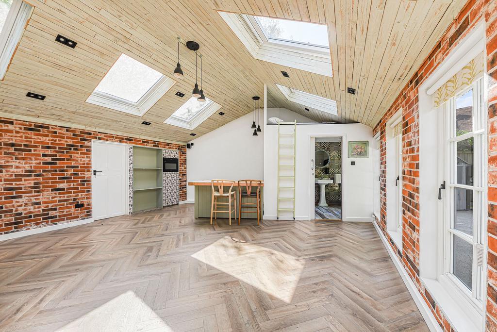 Annex/Entertaining Space