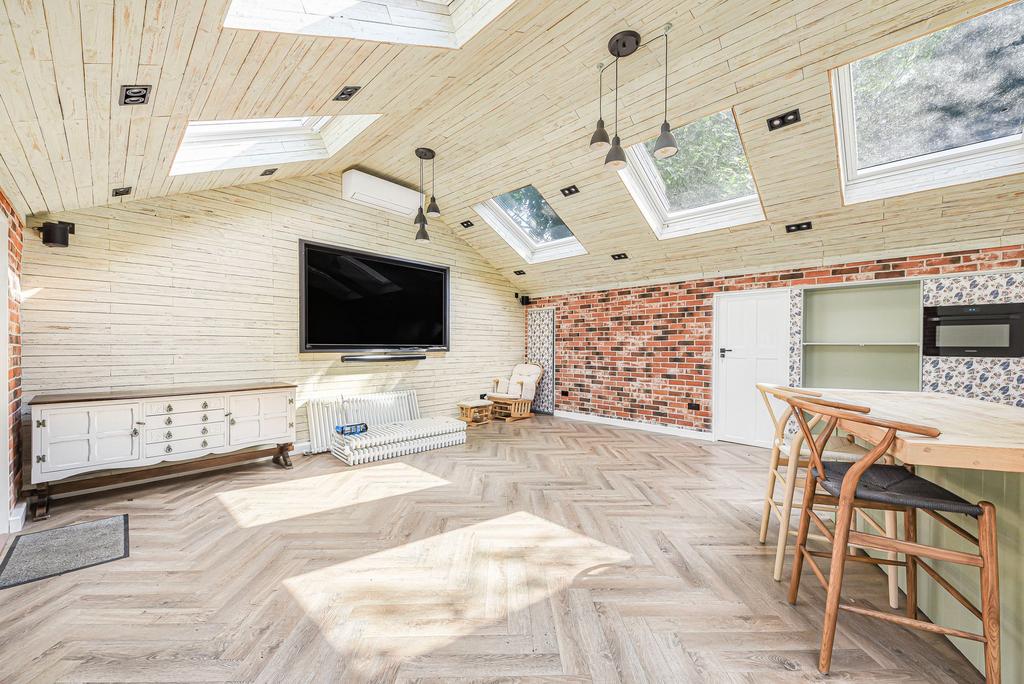 Annex/Entertaining Space