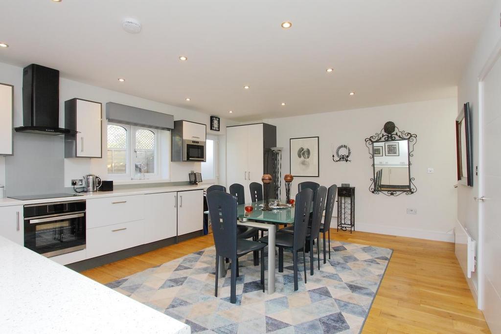 Longacre cottage ph3.JPG