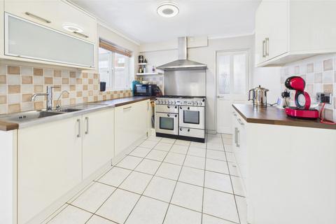 3 Lysander Close, Bovingdon, Hemel Hempstead, HP3 0RY