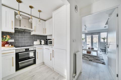 18 Bates Way, Moredon, Swindon, SN2 2EU