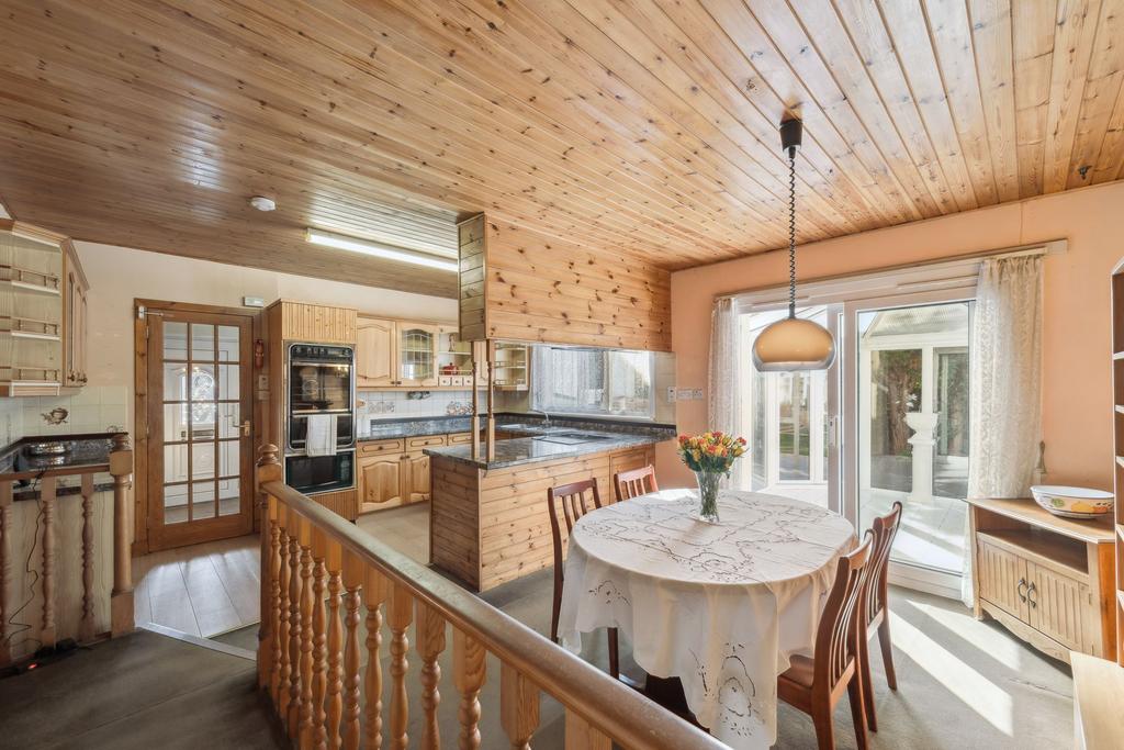 Kitchen / Dining Area