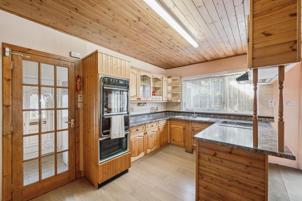 Kitchen / Dining Area