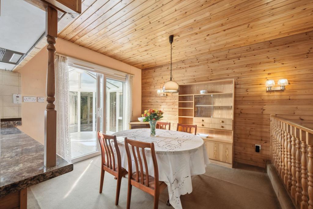Kitchen / Dining Area