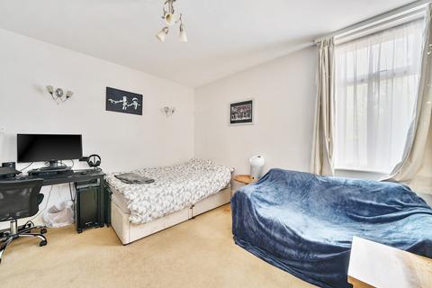 undefined, Cheam Common Road, Worcester Park KT4
