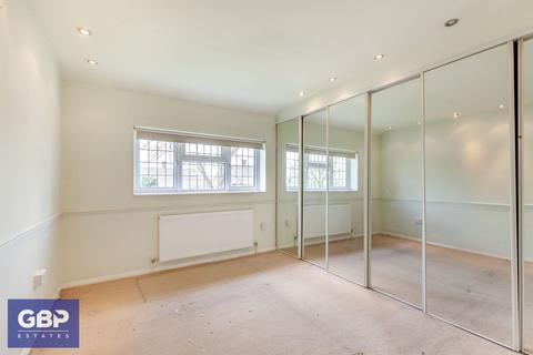 32 Whitchurch Road, Romford, RM3 9EH