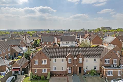 3 bedroom terraced house for sale - Stanley Rise, Springfield, Chelmsford