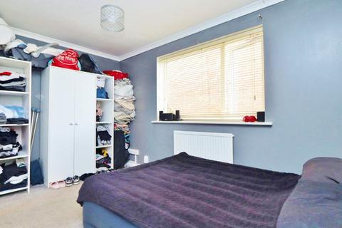 19 Harkness Close, Romford, RM3 9NX