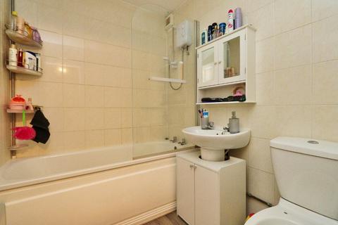 19 Harkness Close, Romford, RM3 9NX