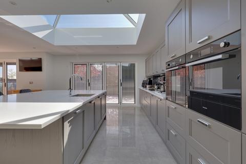 4 bedroom detached bungalow for sale, Chestnut Avenue, Bedhampton, Havant