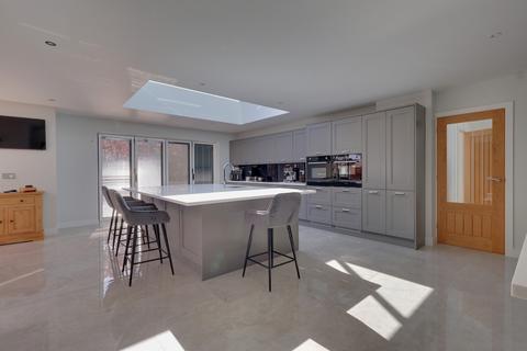 4 bedroom detached bungalow for sale, Chestnut Avenue, Bedhampton, Havant
