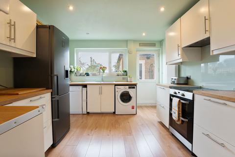 3 Meadow View, Winterbourne Stoke, Salisbury, SP3 4SS