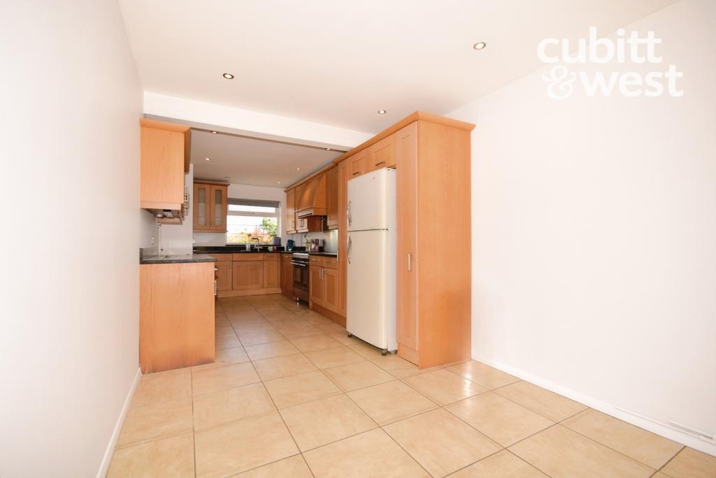 Kitchen/Breakfast...