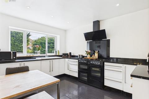 4 bedroom semi-detached house for sale, Eachelhurst Road, Sutton Coldfield B76