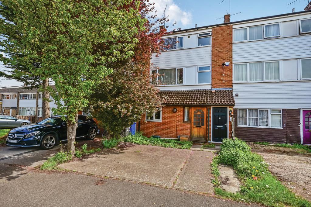 1 bedroom ground floor maisonette for sale in Camberley 1 bedroom ground floor maisonette for sale in Camberley
