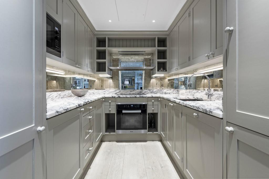 7 Reston Pl Kit 1