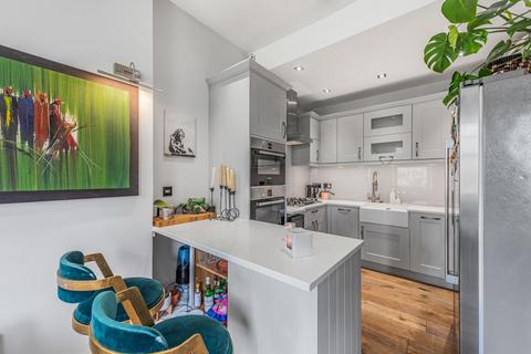 1 bedroom in a house share to rent, Chatsworth Road,  London, NW2