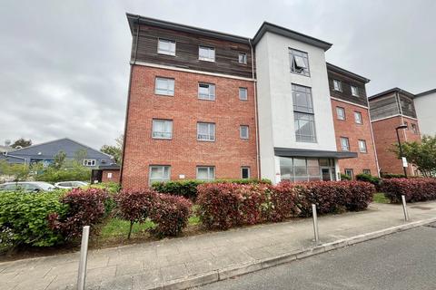 2 bedroom apartment to rent, Riverside Close, Romford