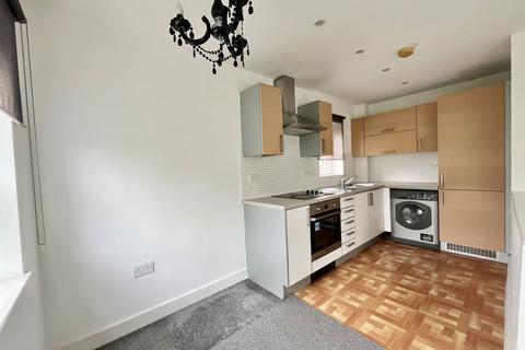 2 bedroom apartment to rent, Riverside Close, Romford