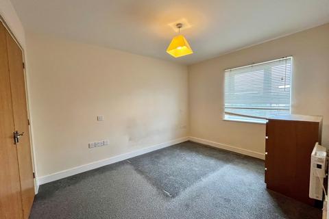 2 bedroom apartment to rent, Riverside Close, Romford